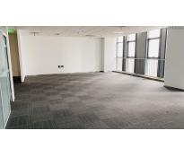 新华国金中心写字楼中等装修240㎡